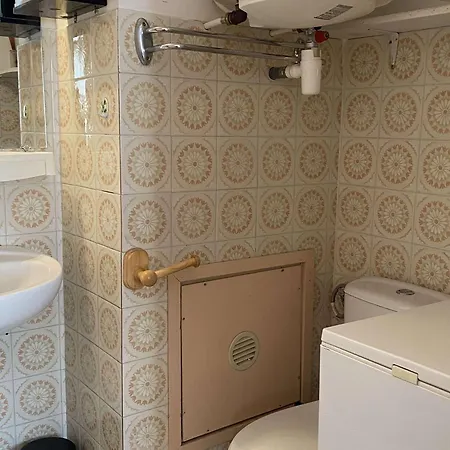 T2 Avec Wifi, Proche Thermes Et Commodites, Parking, Classe 2 Etoiles - Fr-1-553-235